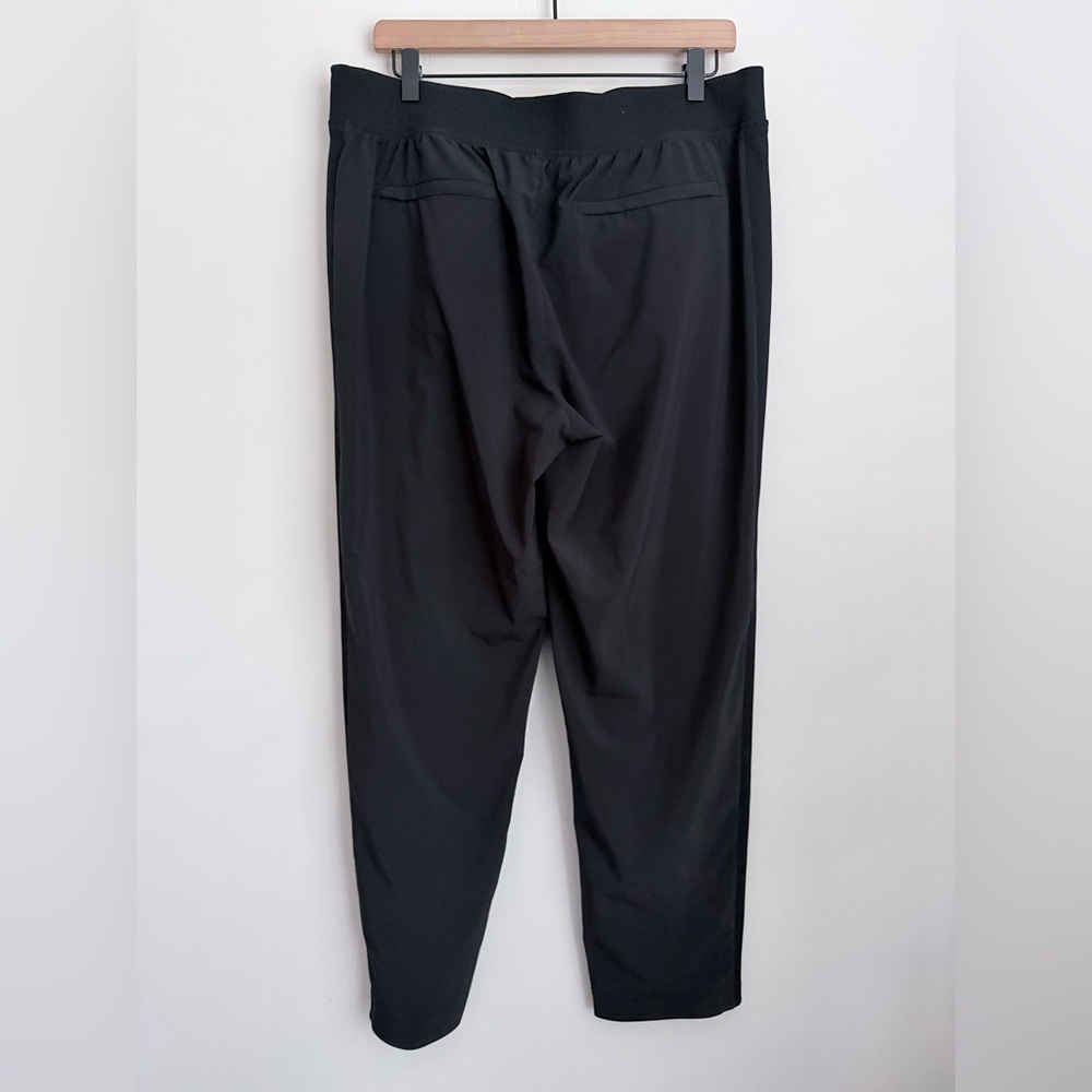 Athleta Brooklyn Mid Rise Pants Black elastic waist lightweight Size 14 - Picture 3 of 7